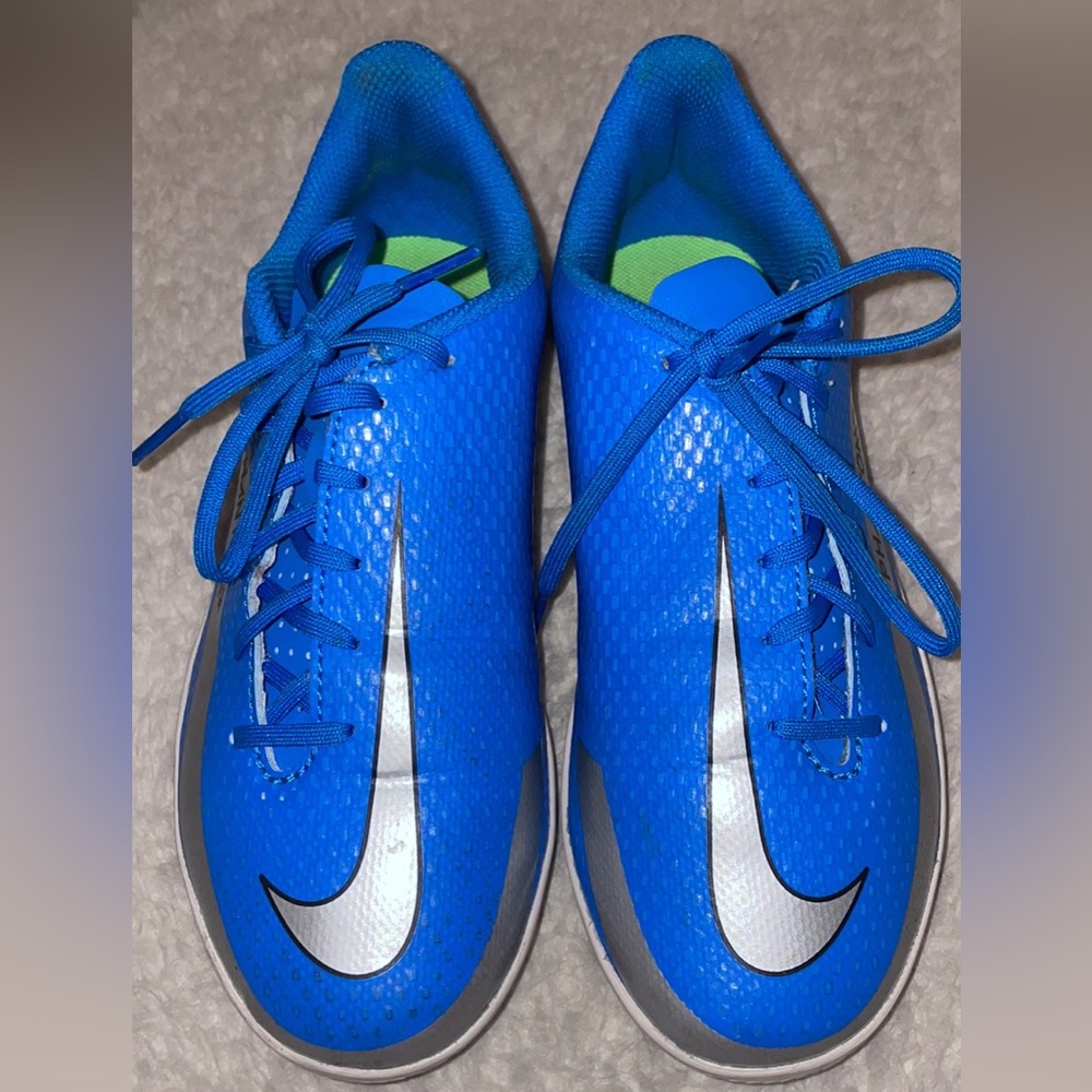 Kids Nike Phantom Indoor Soccer Cleats size 2Y